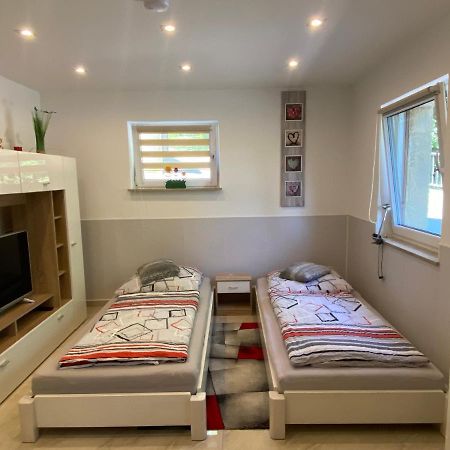 Waldenbuch 1 Zi. Apartment Naehe Flughafen/Messe Stuttgart 24H מראה חיצוני תמונה