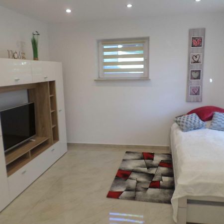 Waldenbuch 1 Zi. Apartment Naehe Flughafen/Messe Stuttgart 24H מראה חיצוני תמונה