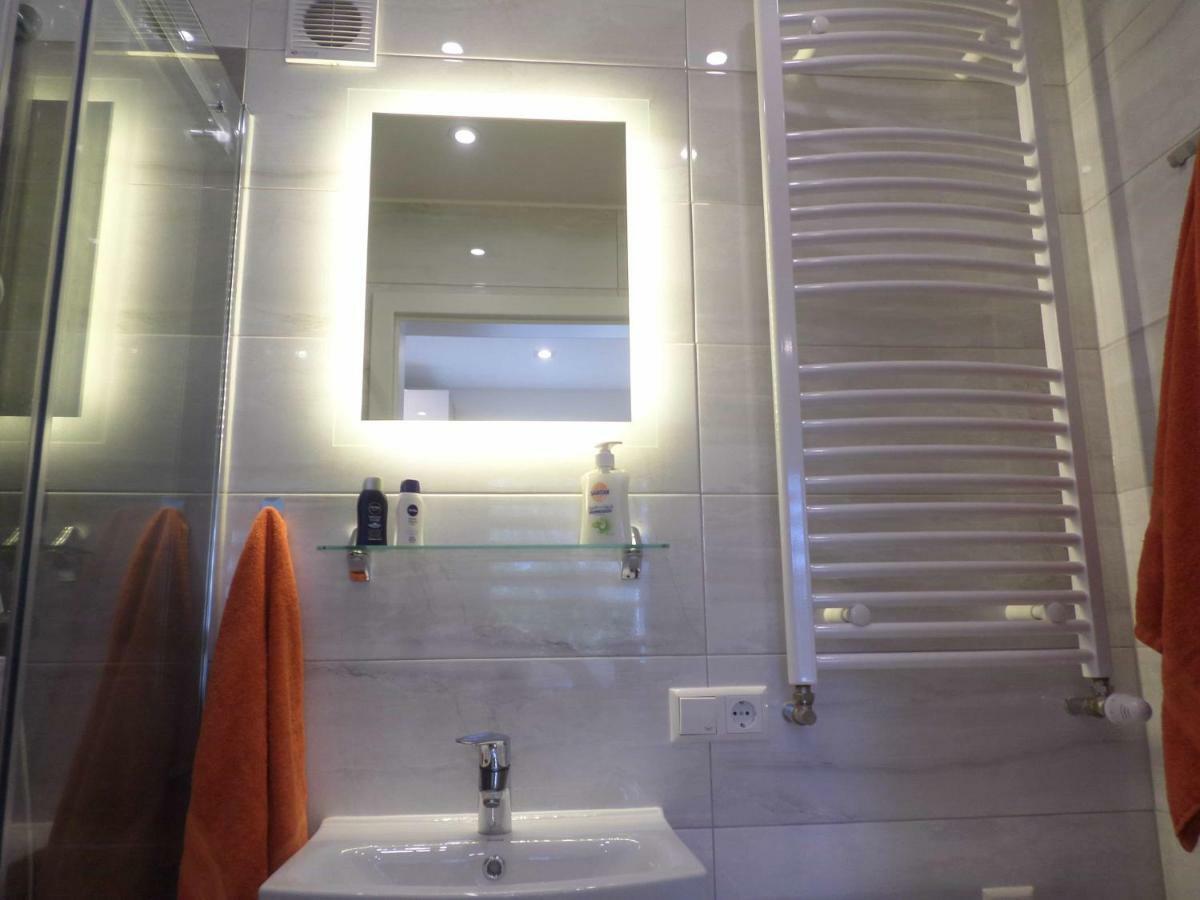 Waldenbuch 1 Zi. Apartment Naehe Flughafen/Messe Stuttgart 24H מראה חיצוני תמונה