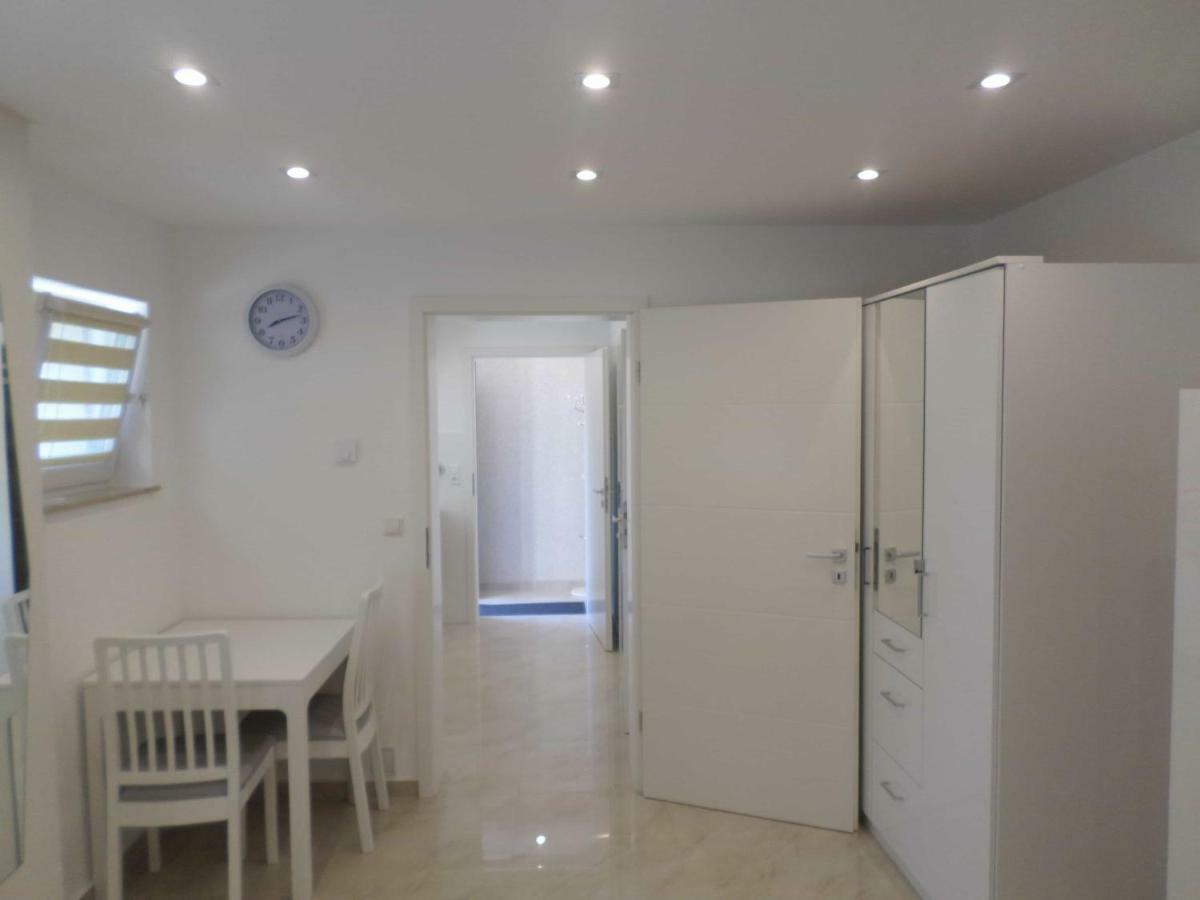 Waldenbuch 1 Zi. Apartment Naehe Flughafen/Messe Stuttgart 24H מראה חיצוני תמונה