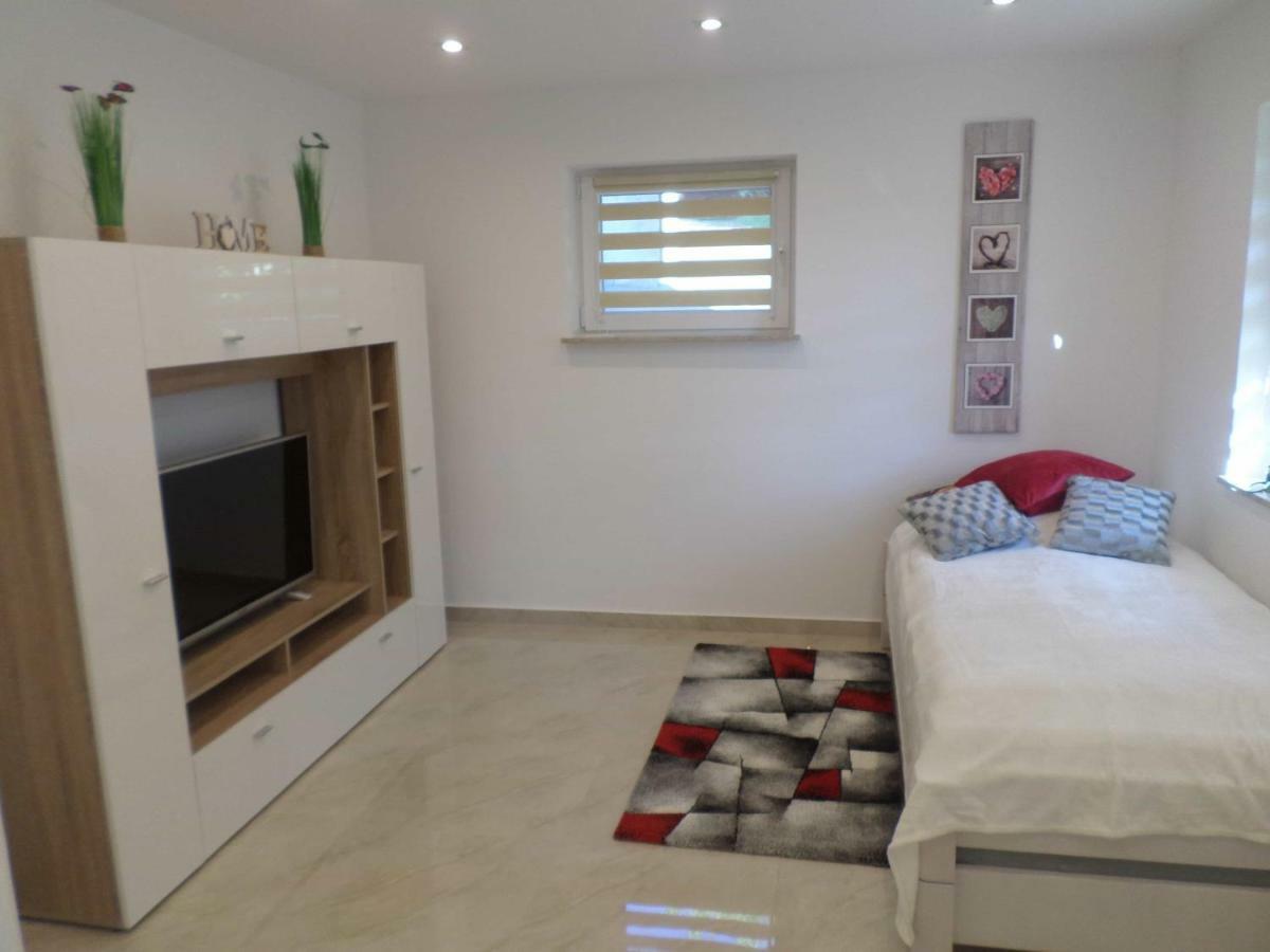 Waldenbuch 1 Zi. Apartment Naehe Flughafen/Messe Stuttgart 24H מראה חיצוני תמונה