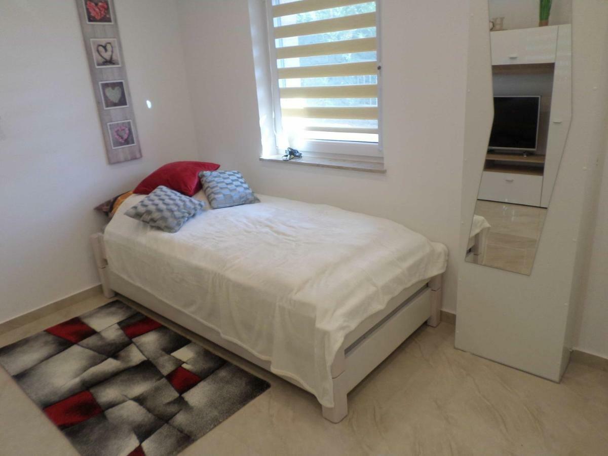 Waldenbuch 1 Zi. Apartment Naehe Flughafen/Messe Stuttgart 24H מראה חיצוני תמונה