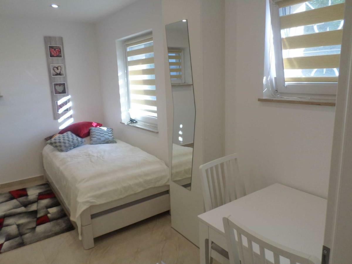 Waldenbuch 1 Zi. Apartment Naehe Flughafen/Messe Stuttgart 24H מראה חיצוני תמונה